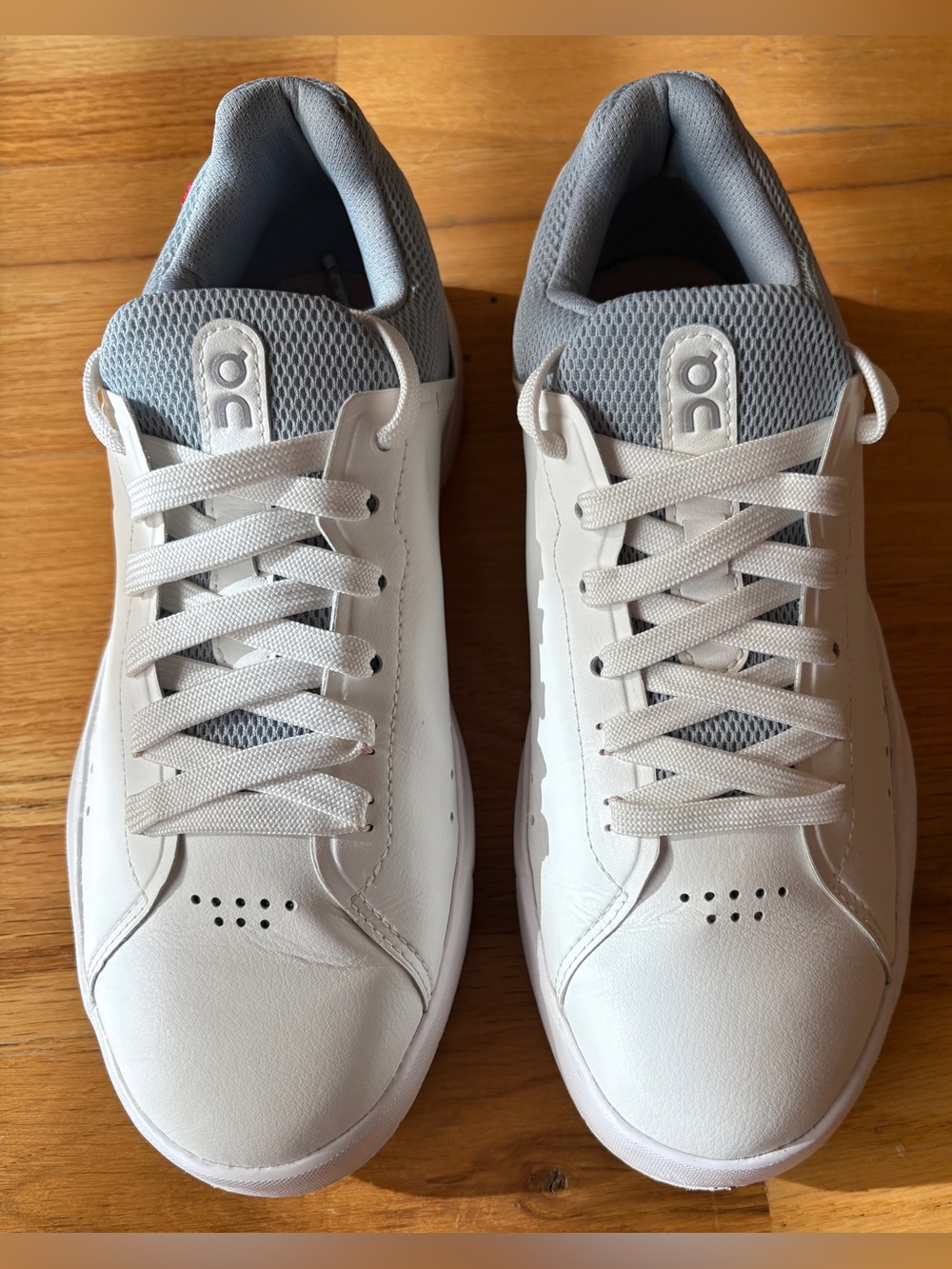 On Cloud Women’s THE ROGER Advantage Sneakers Sz 6.5
